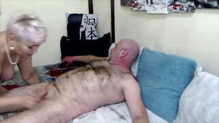 Depraved ແກ່ລັດເຊຍ bitch AimeeParadise ຢ່າງພາກພຽນດູດແລ່ນໄປຫານາງສາມີທີ່ຮັກ...