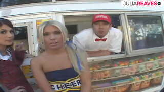 Zmrzlina prodejce, je trojice kurva v jeho zmrzlina van