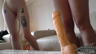 Maltretiranja ribe pokušavam drugačije dildo da vidimo koliko je velik je prevelika