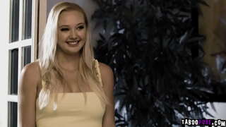 ���ີ້ Lauren Phillips ແລະ horny ລຸ້ນຫິວໂພການກິນການຫັຂີ່ແລ່ນ Chibbles huge ຜູ້ຊາຍຊີ້ນ