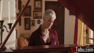 Fenyw Yn Y Tŷ Yn Chwarae Pan Ngŵr I Ffwrdd - Ryan Keely, Gina Valentina