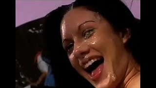 Taylor Mưa: Cứng Mông chết Tiệt hút thuốc